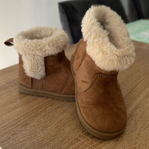 fuzzy camel boots toddler size 6